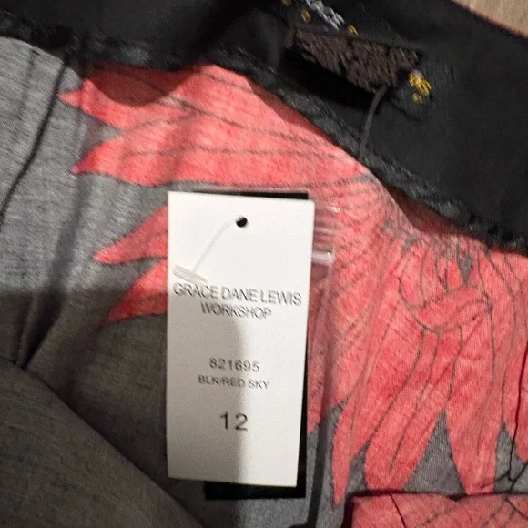 Chic Black Skirt with Red Floral Design - Picture 2 of 4